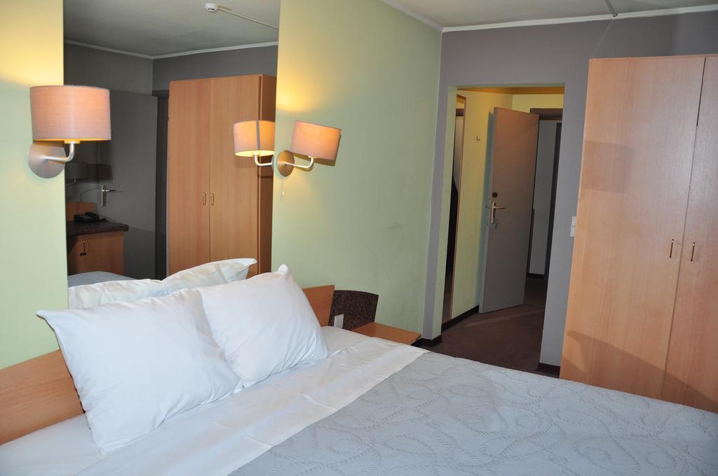Heusden-Zolder Afrit 28酒店 客房 照片